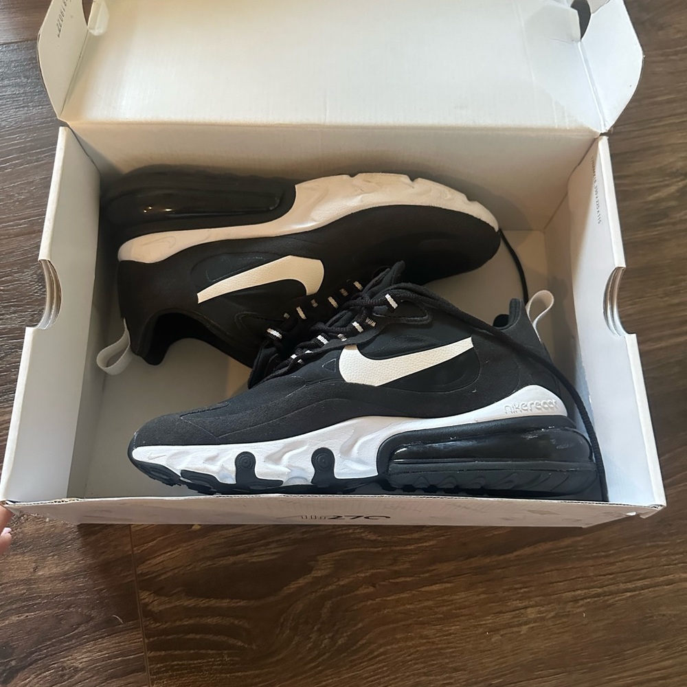 Nike Women’s 270 Reacts